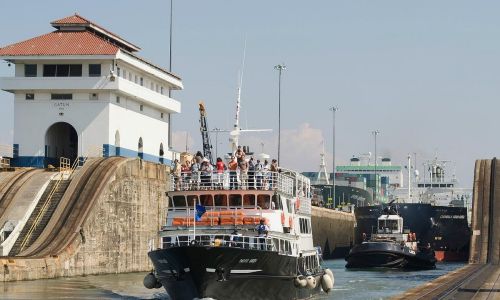 Travesía por el Canal de Panamá Day Tour